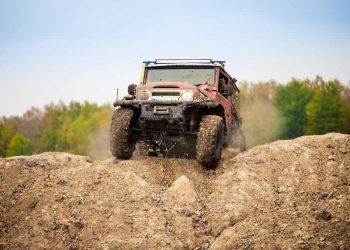 Tips for Staying Safe When Driving Your Jeep Off-Road